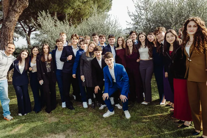 Partecipanti in posa insieme nel giardino — Cento Giorni 2026