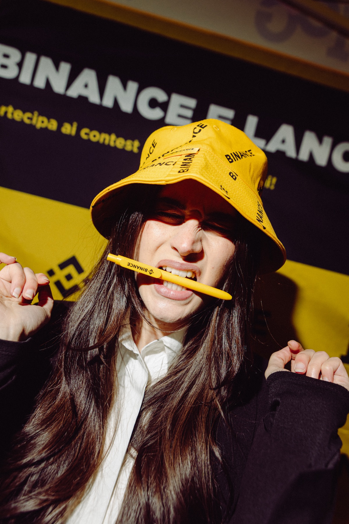 Partecipante con cappello giallo